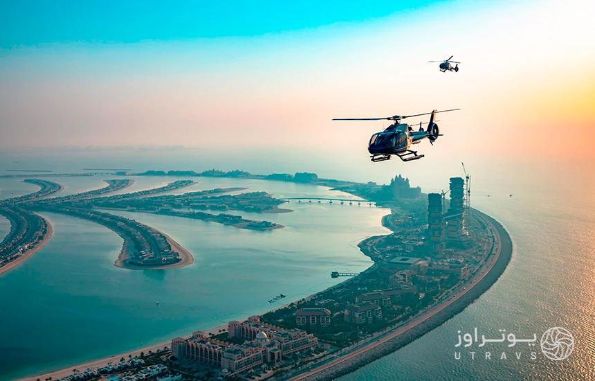 تصویری از دو هلی‌کوپتر بر فراز دریا در دبی‌مارینا